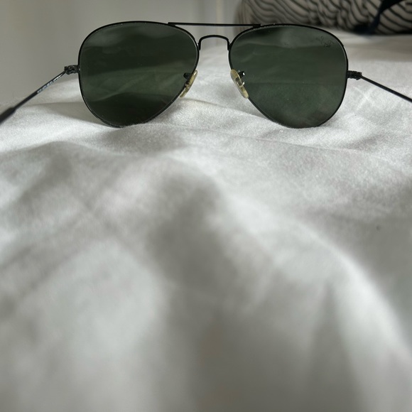 Aviator Ray-Bans. Like new and super comfortable! - Picture 5 of 7